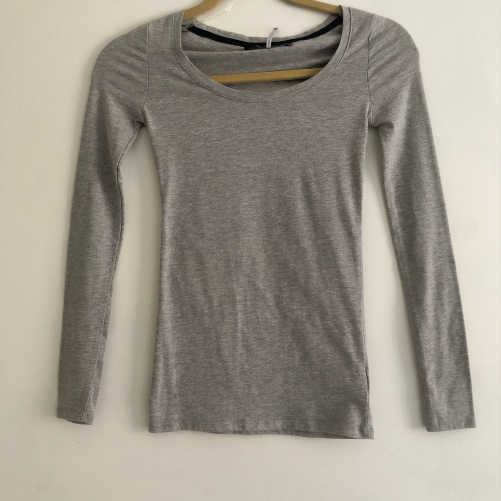 Long Sleeve Scoop Neck Basic Tee
